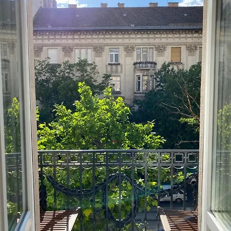 B16 Gellert Apartment Budapest