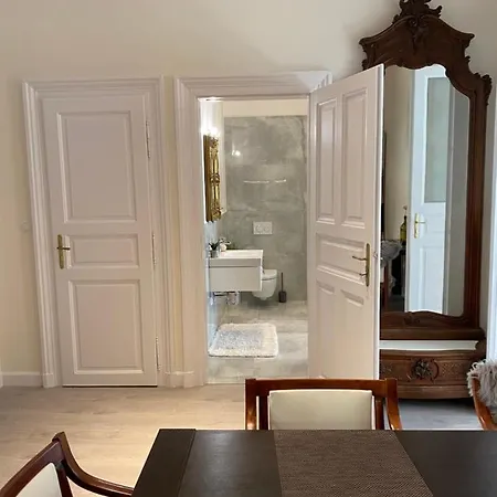 B16 Gellert Apartment Budapest