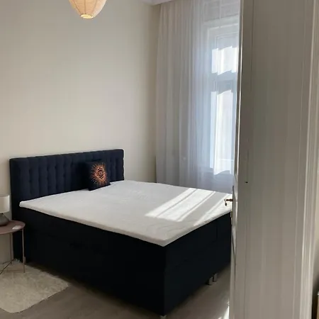 B16 Gellert * Budapest